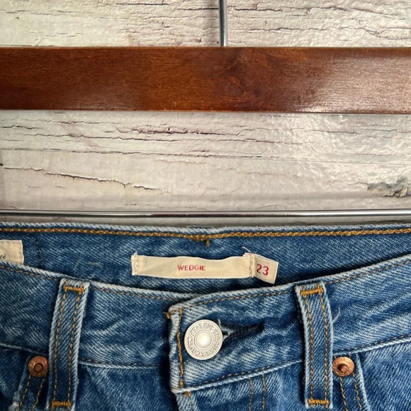 Levi's Women's Premium Wedgie Fit Jeans size 23 raw  hem - Picture 5 of 8